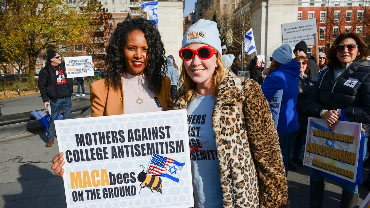 FOOTAGE: Lush workers yell at, twerk on Jewish MACA protesters on Sunday